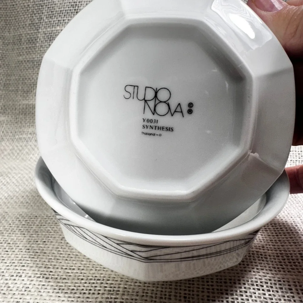 Studio Nova Synthesis Y0031 Black‎ White Geometric Fruit Bowls Set of 2 Thailand